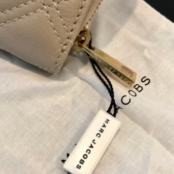 NWT authentic luxury Marc Jacobs quilted wallet - Picture 3 of 8